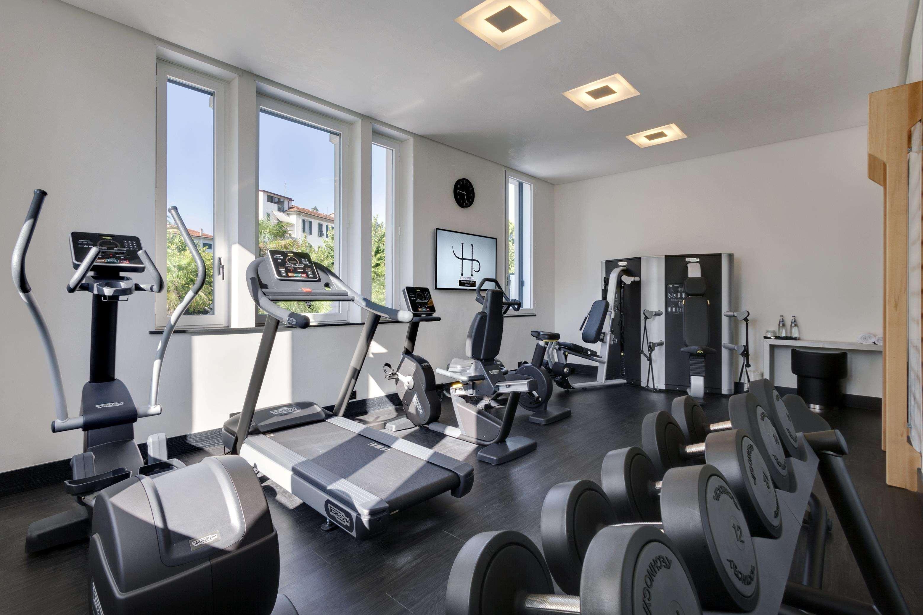 Lhp Hotel Montecatini Palace & Spa Exterior photo A gym in a hotel